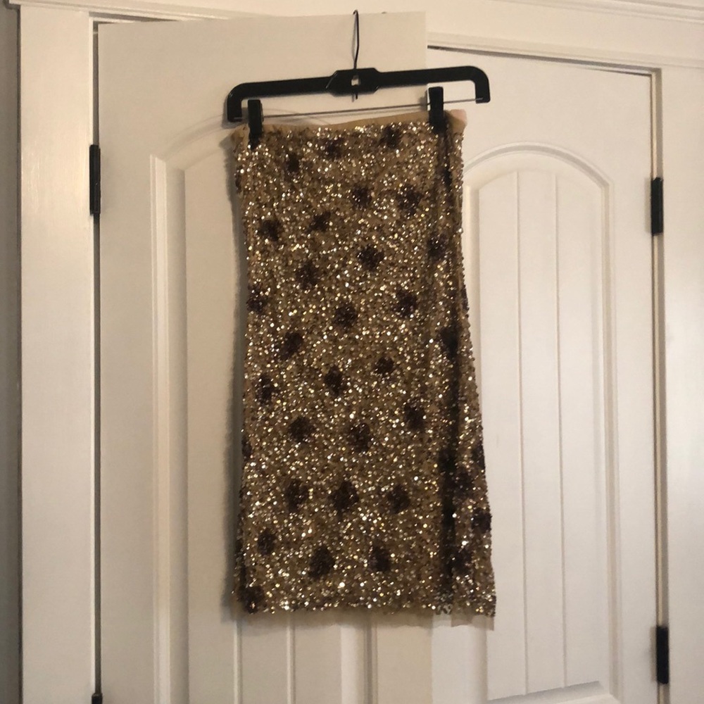 Strapless gold beautiful dress with shape wear